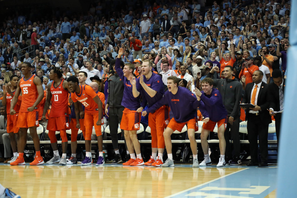 Louisville basketball beats Clemson to end seven-game losing streak