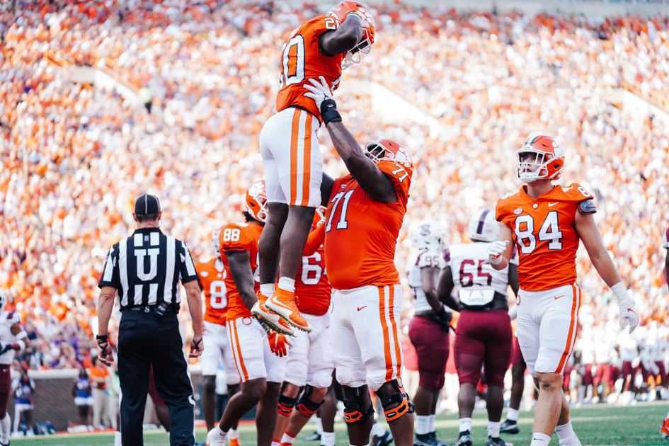 Balanced Attack Leads Tigers Past Bulldogs – Clemson Tigers