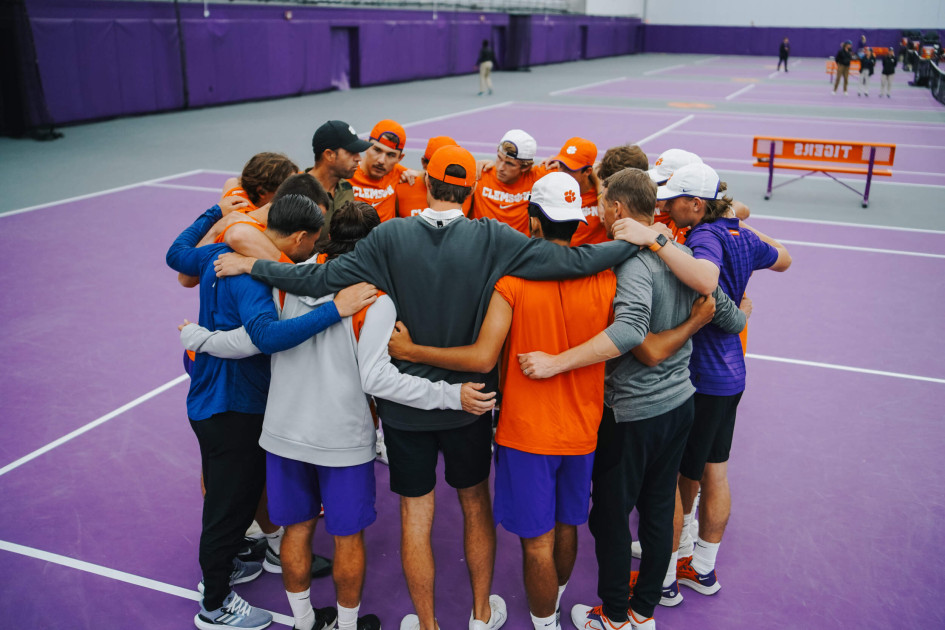 Clemson Tigers Split Doubleheader, Shine in Singles Matches
