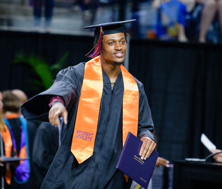 Clemson mourns the loss of Diondre Overton – Official Clemson Tigers Athletics Site