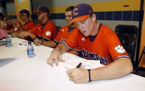 Following Friday's practice, the Tigers attended an autograph session at Rosenblatt Stadium.