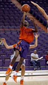 Nikki Dixon shoots a layup at the Orange and White scrimmage