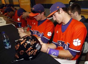 Following Friday's practice, the Tigers attended an autograph session at Rosenblatt Stadium.