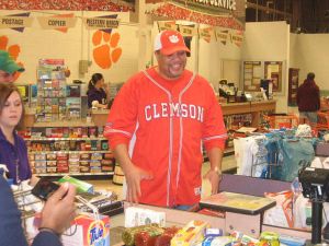 bi-lo solid orange fan of the year shopping spree reward 032609