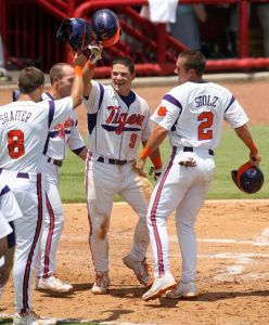 Phil Pohl celebrate grand slam