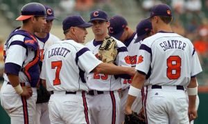 team huddle mound leggett