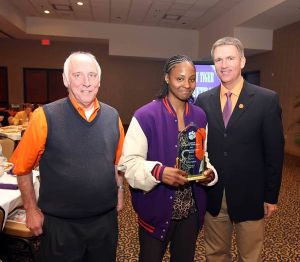 banquet 032909 lele hardy leading rebounder