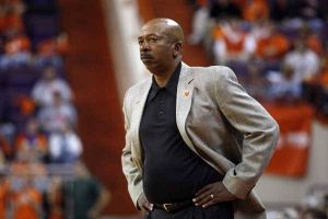 Head Coach Oliver Purnell