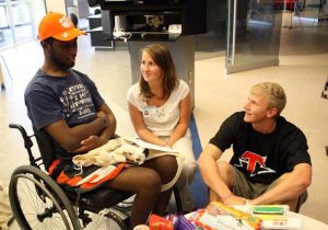 Tanner's Totes visits Children's Healthcare of Atlanta 081011