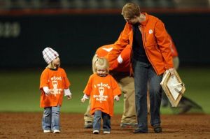 kids steal second base