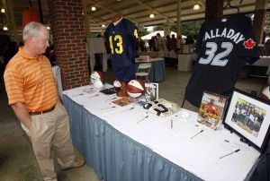 Oliver and Vicky Purnell held their second annual Coaches vs. Cancer fundraising event, Tigerfest 09, on Tuesday, October 6.