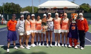 2011 Clemson Women's Tennis Team with Senior Laurianne Henry