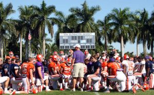 team huddle palm trees bowl practice 123011