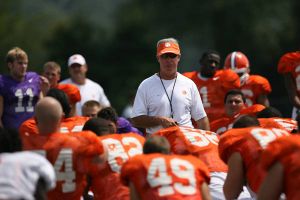 tommy bowden in huddle practice