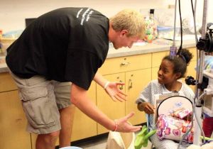 Tanner's Totes visits Children's Healthcare of Atlanta 081011