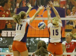 Hannah Brenner (R) and Alexa Rand (L)