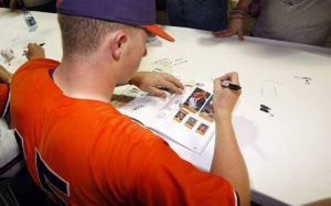 Following Friday's practice, the Tigers attended an autograph session at Rosenblatt Stadium.