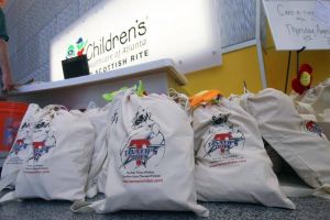 Tanner's Totes visits Children's Healthcare of Atlanta 081011