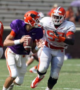 Cole Stoudt and Malliciah Goodman scrimmage 082011
