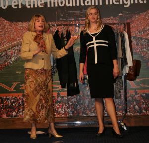 Clemson&acirc;?<sup>TM</sup>s Student-Athlete Enrichment Program held a Dress for Success workshop on February 22 in the McFadden Team Room.