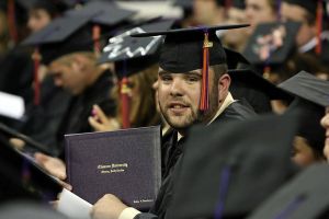 Bobby Hutchinson (Football)