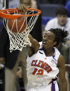 Raymond Sykes dunks against Boston College in the second half.