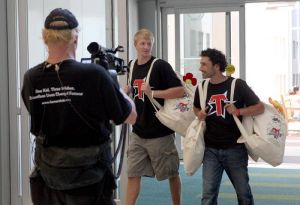 Tanner's Totes visits Children's Healthcare of Atlanta 081011