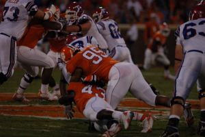 clay_cannon_tackle_093006