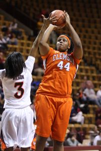 Shaniqua Pauldo (44)