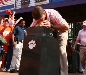 dabo swinney top of the hill kissing rock 101808