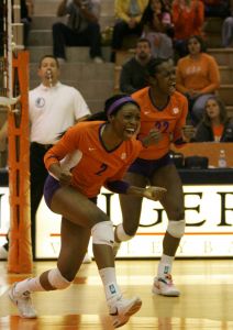 Sandra Adeleye (L) and Mo Simmons (R)