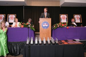 football_banquet_geoff_hart_emcee