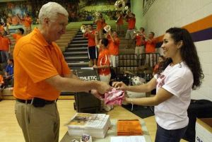 dig pink t-shirt sales