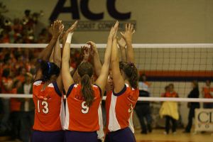huddle team on court