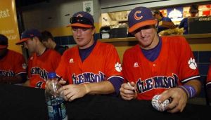 Following Friday's practice, the Tigers attended an autograph session at Rosenblatt Stadium.