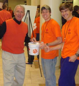 SAAC members collect donations for haiti relief fund at men's basketball game 012310