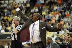 Head Coach Oliver Purnell