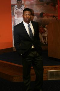 Clemson&acirc;?<sup>TM</sup>s Student-Athlete Enrichment Program held a Dress for Success workshop on February 22 in the McFadden Team Room.