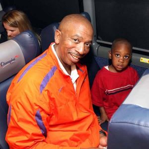 2007 shop with a coach 121207 purnell