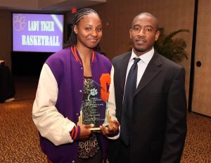 banquet 032909 lele hardy best defensive player