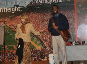 Clemson&acirc;?<sup>TM</sup>s Student-Athlete Enrichment Program held a Dress for Success workshop on February 22 in the McFadden Team Room.