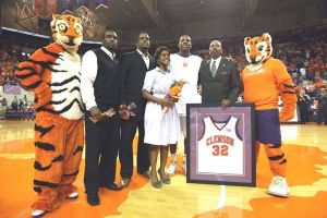 sam perry and family with oliver purnell on senior day