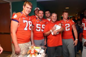 Clemson Football Visits Local Children's Hospital