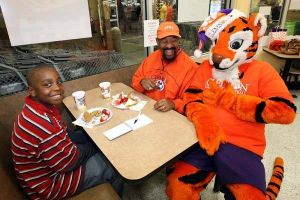 2007 shop with a coach 121207 foster