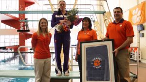 Senior Elizabeth Tatum