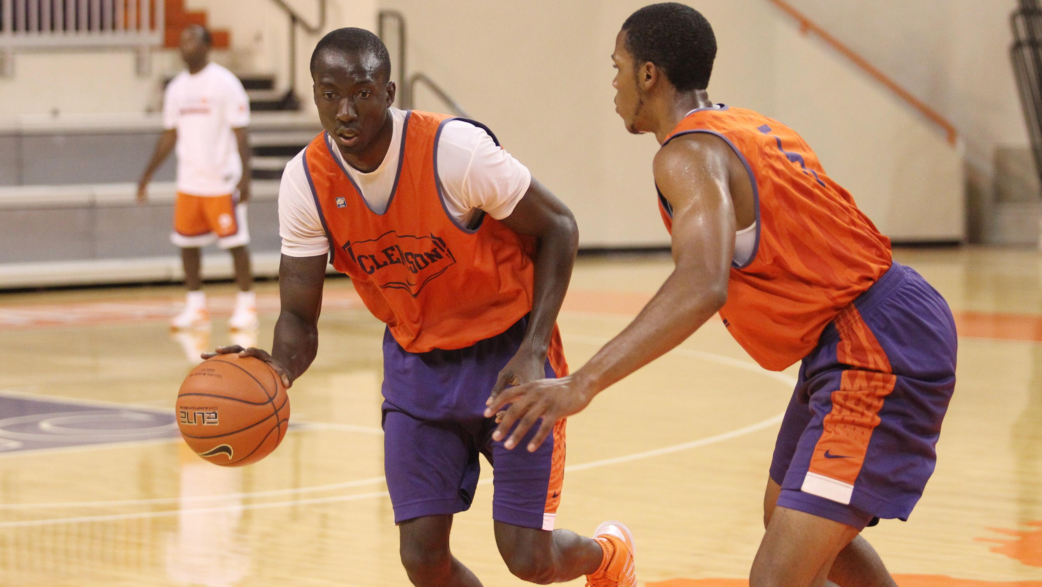 Men’s Basketball Holds First Practice Sunday