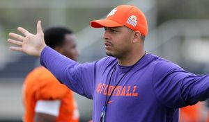 Assistant Coach Tony Elliott