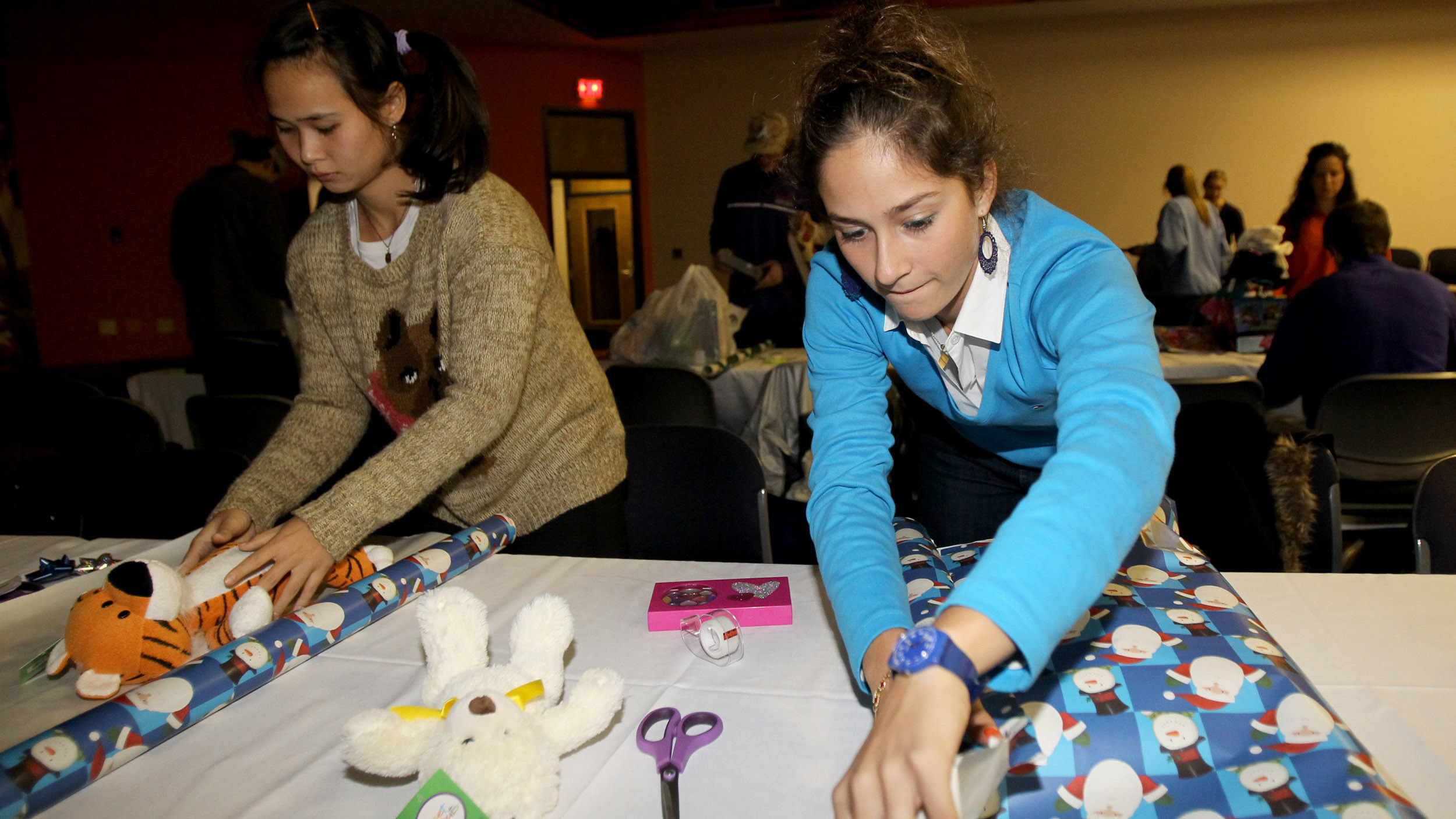 Student-Athletes Help Local Children have a Happy Holiday