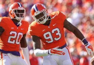 Jayron Kearse, Corey Crawford