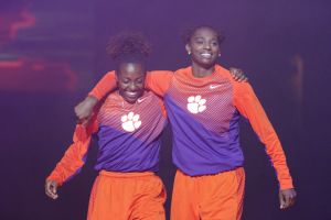 Chelsea Lindsay, Nikki Dixon